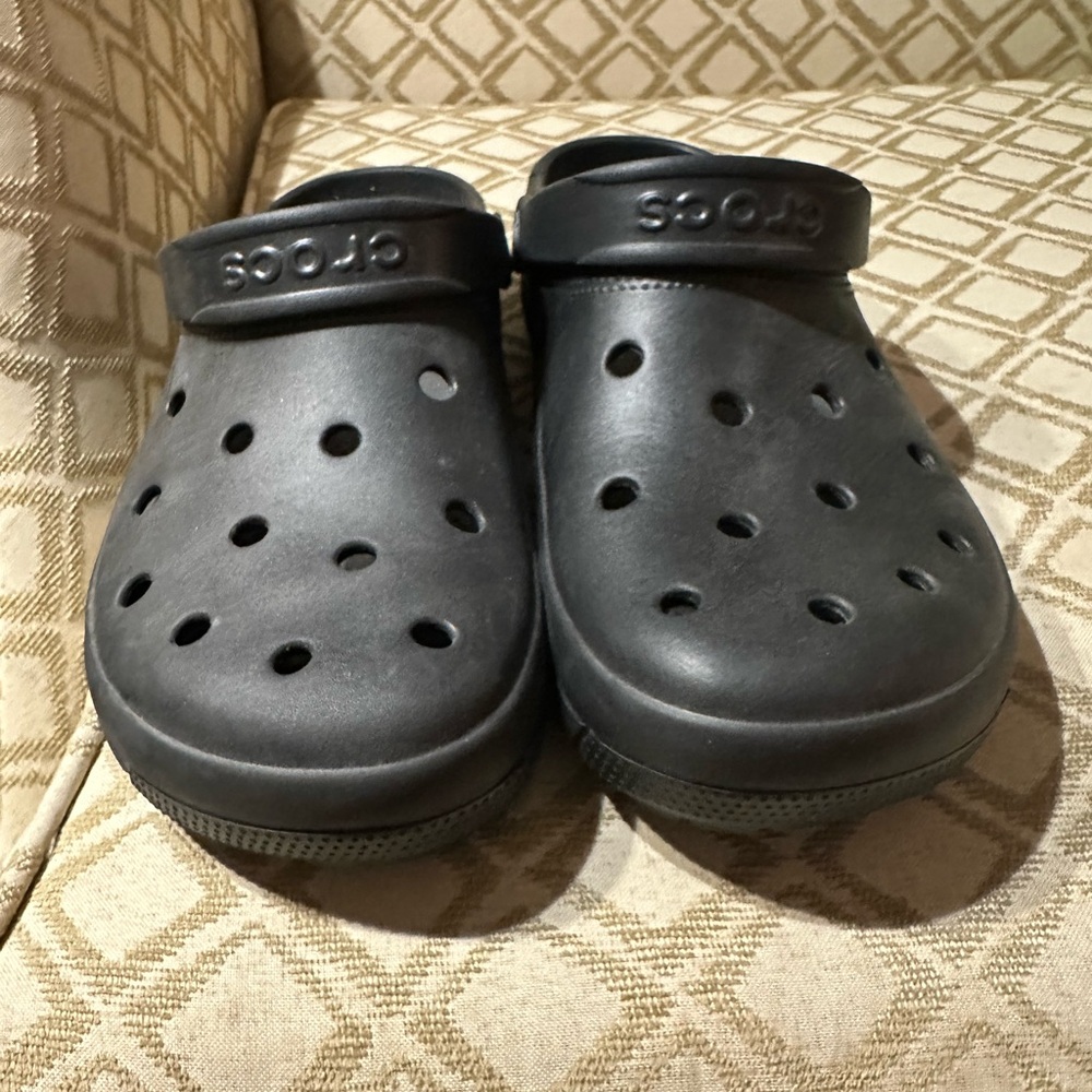 Like New Crocs Men’s Black Clogs -Size 11